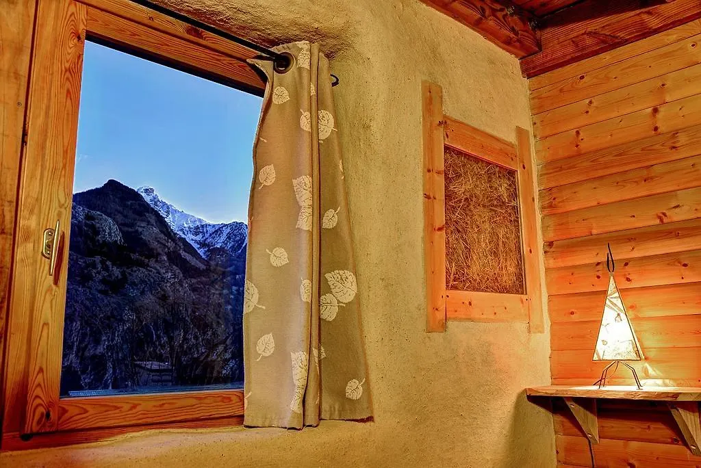 Villa Brin de Paille à Saint-Martin-de-Queyrières Hébergement de vacances