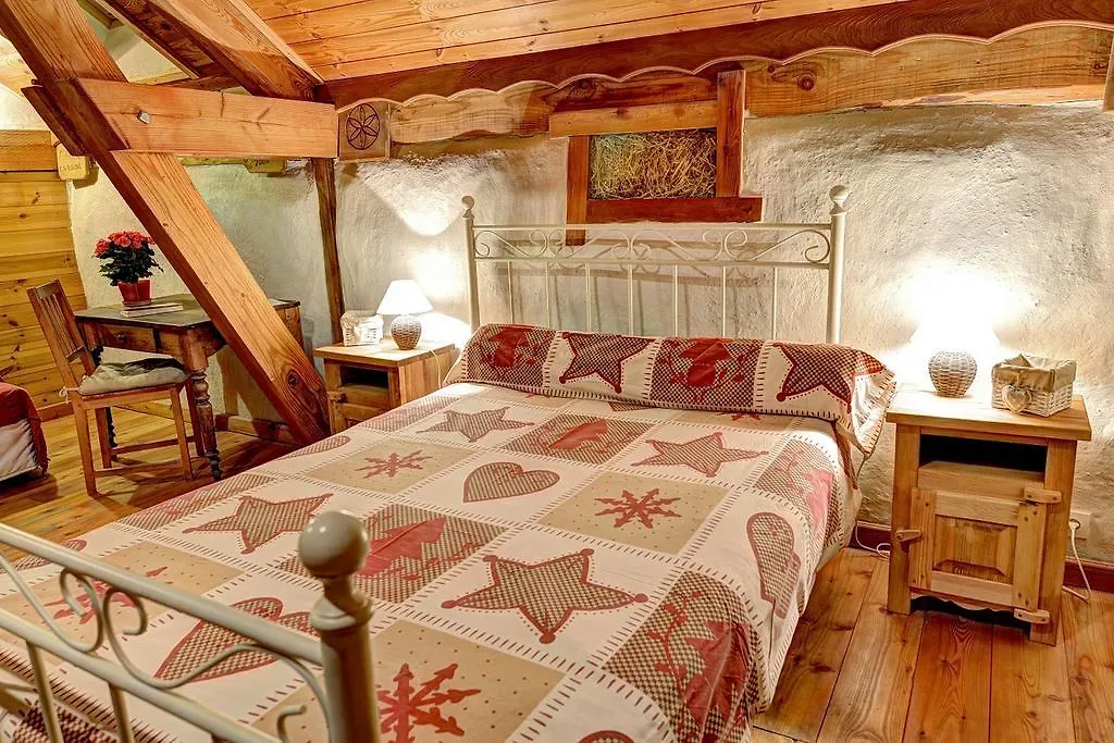 Holiday home Brin De Paille Villa Saint-Martin-de-Queyrieres France
