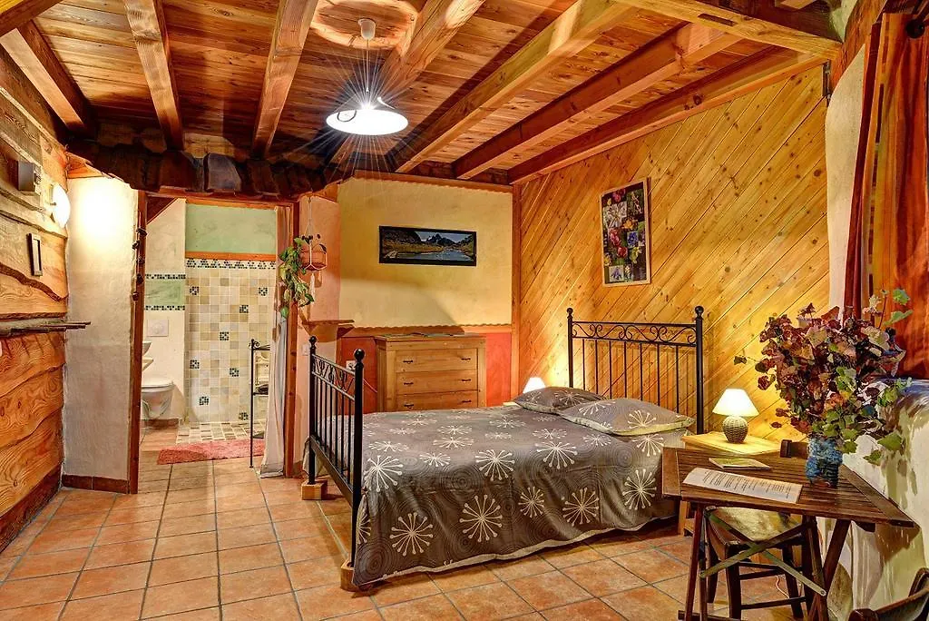 Brin De Paille Villa Saint-Martin-de-Queyrieres France